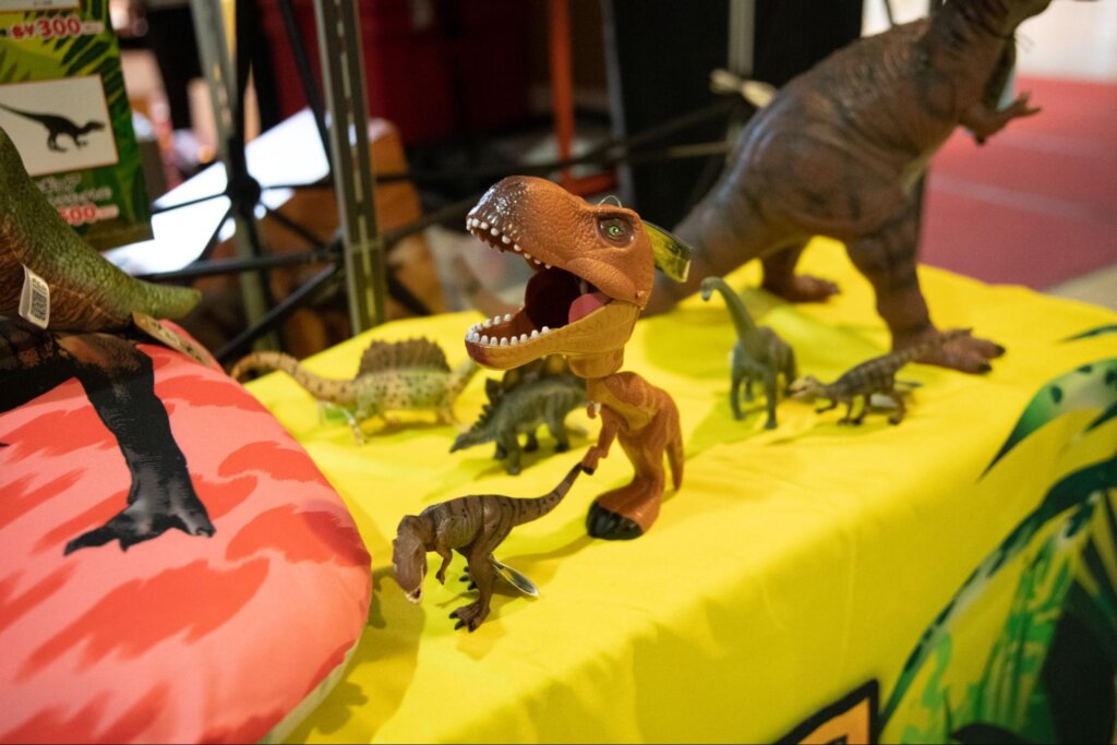 恐竜たちのいる世界をリアルに体験 家族で楽しむリアル恐竜ショー 恐竜パーク が今年も広島に 公式 西広島タイムス