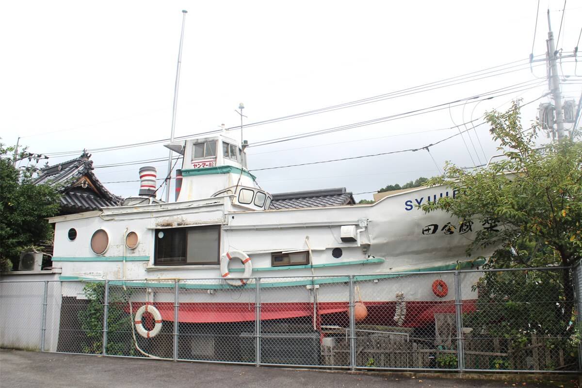 地元の「ナニコレ」石内に突如現れる謎の船⁉ | 【公式】西広島タイムス